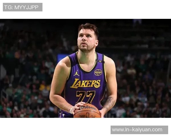 里夫斯盛赞东契奇为最爱队友东契奇幽默回应称其太幼稚不喜欢